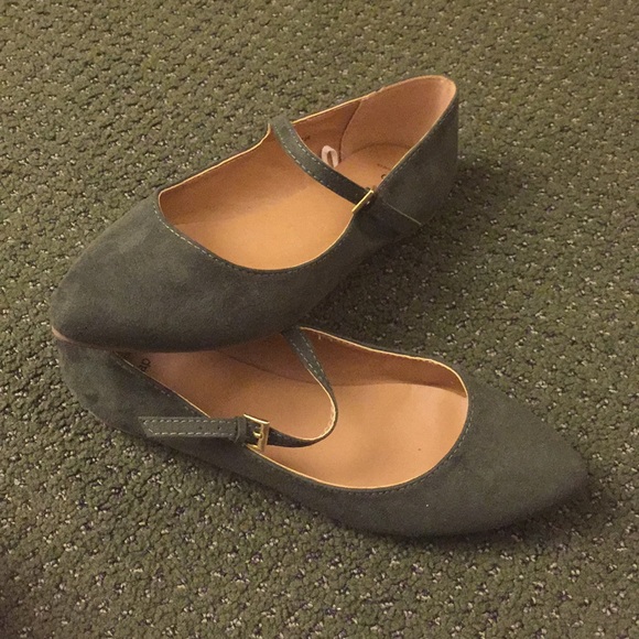 GAP green suede buckle flats - Picture 3 of 3